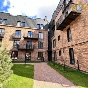 Facade of an apartment building insulated with clinker thermal panels