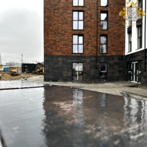 Szerokoformatowa dachówka Scandiano w kolorze brązowym z ociepleniem