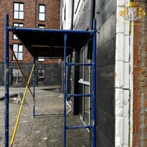 Building facade with Scandiano brown tiles and loft brick chili installation