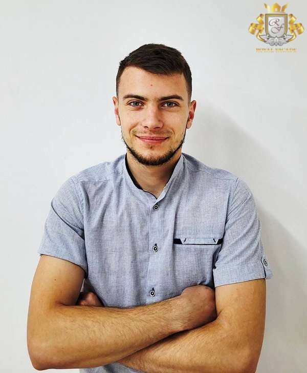 Evgeny, manager de producție, operator freză CNC