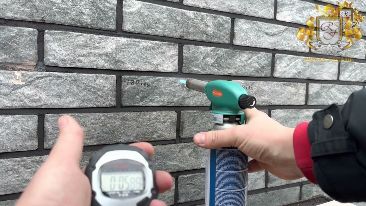 Prüfung der Entflammbarkeit von Thermoplatten an der fertigen Fassade eines Gebäudes