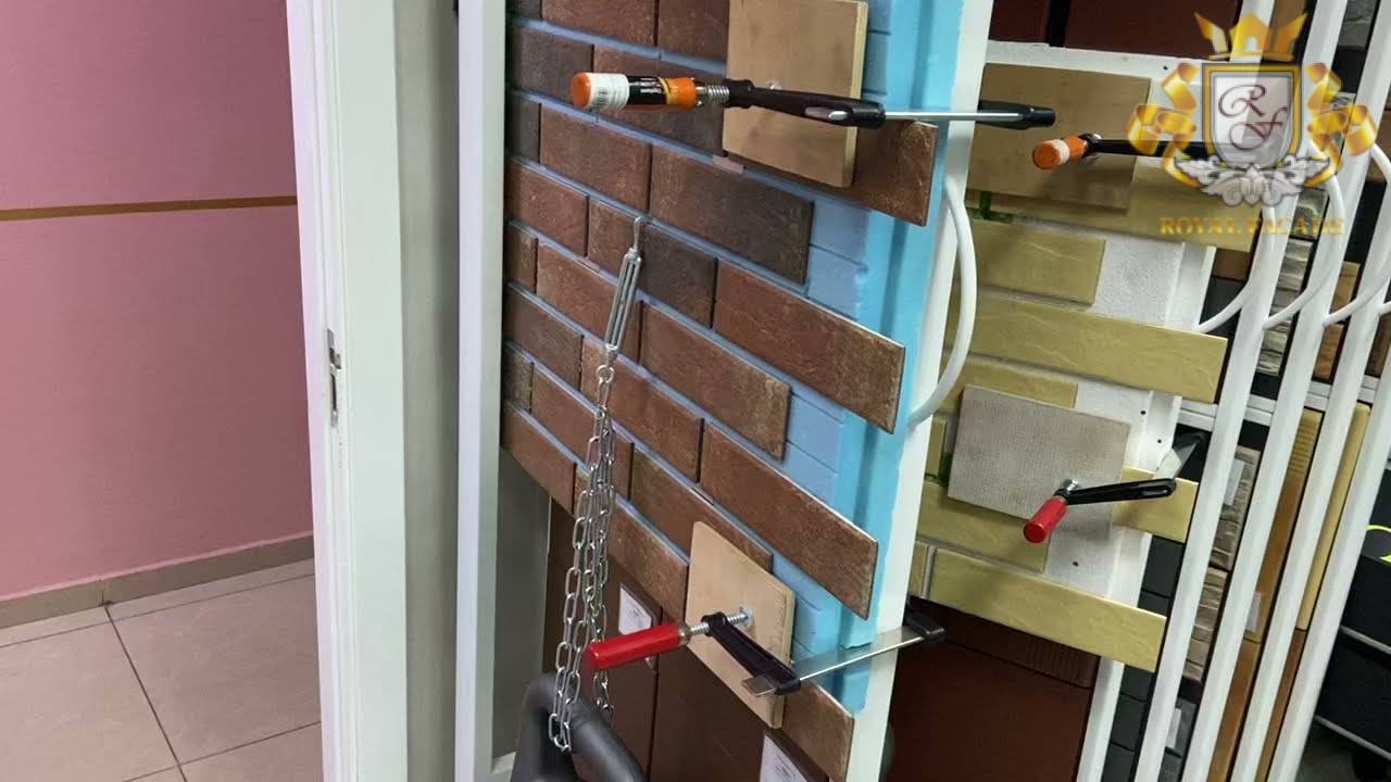 Überprüfung der Festigkeit der Verbindung zwischen den Fliesen und der Dämmung