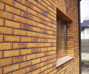 Clinker tiles on the facade