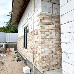 Izolacja termiczna domu w dzielnicy Obukhiv płytkami Viano Antracite