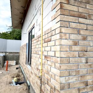 Prace elewacyjne z użyciem paneli ściennych Cerrad Piatto Sand