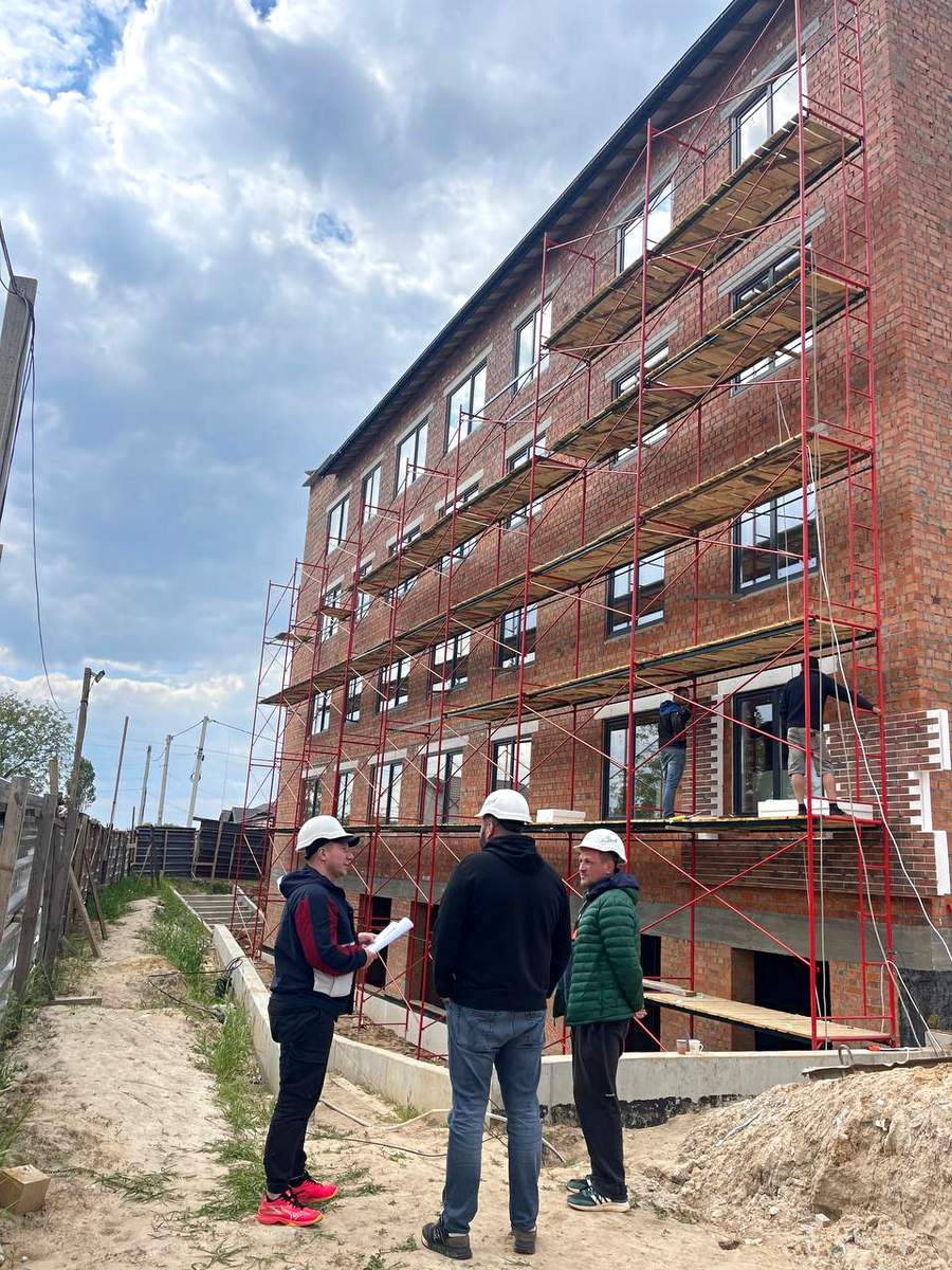 Facade works with thermal panels in the residential complex Milange