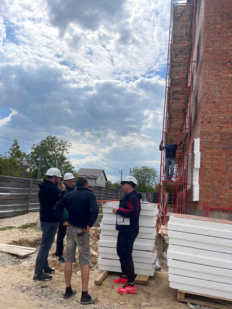 Installation of thermal panels with clinker tiles in the residential complex Milange