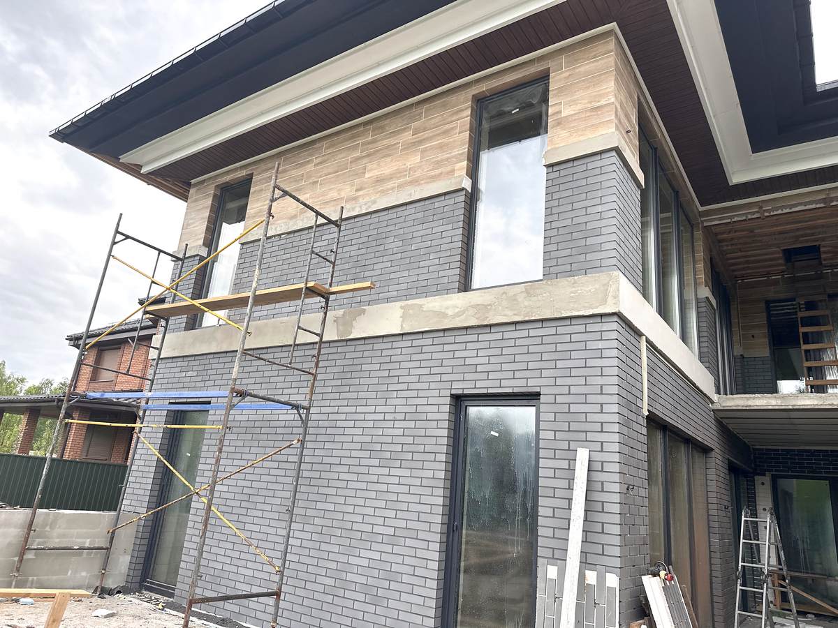 Insulation of a house in the Kyiv region with GRAPIA SABBIA tiles by Cerrad