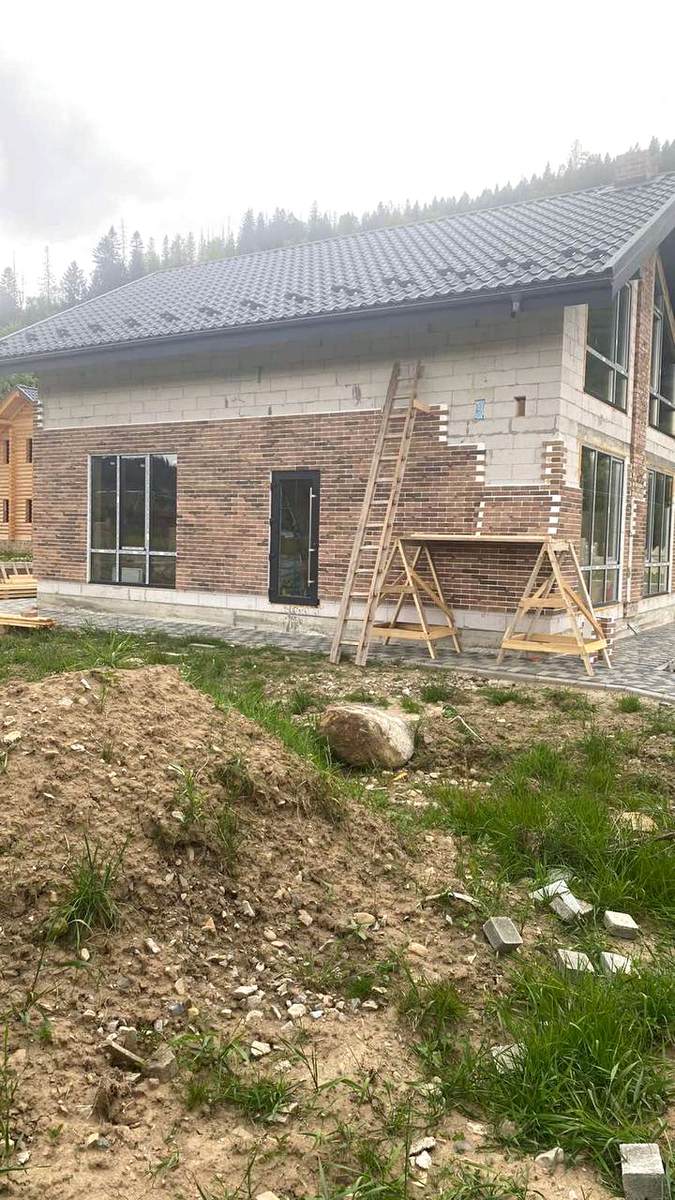 Prace elewacyjne z panelami ocieplającymi w obwodzie iwanofrankowskim