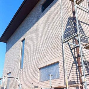 Pokrycie elewacji domu płytkami VIANO BEIGE ELEWACJA firmy Paradyz