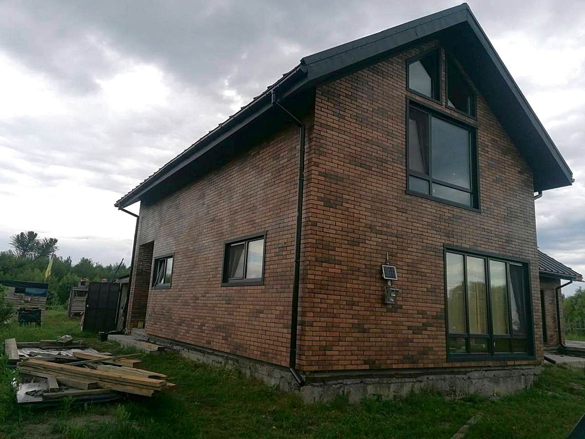 Warming the house with Seven Tones Orange tiles from Golden Tile