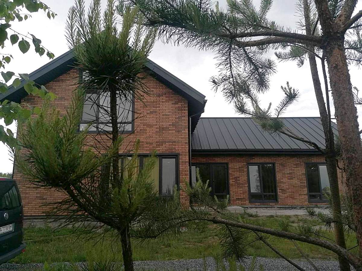 Energy-efficient house insulation with thermal panels with Golden Tile tiles