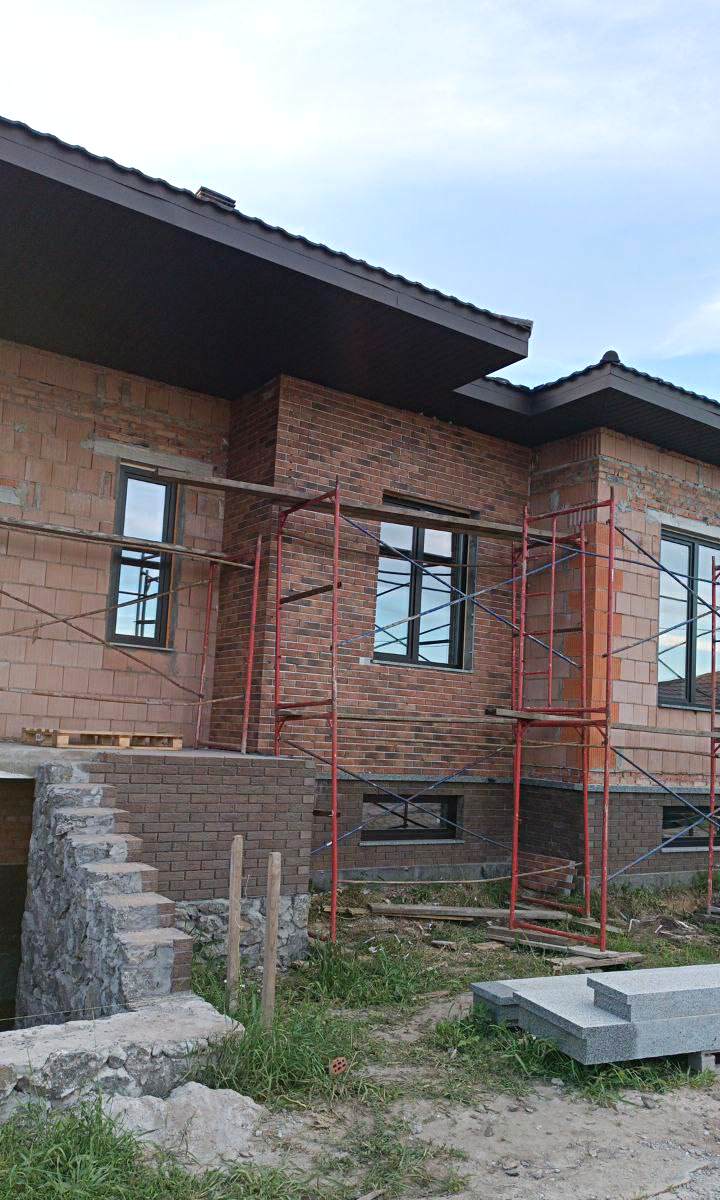Installation of Royal Facade clinker thermal panels with Cerrad LOFT BRICK CHILI tiles