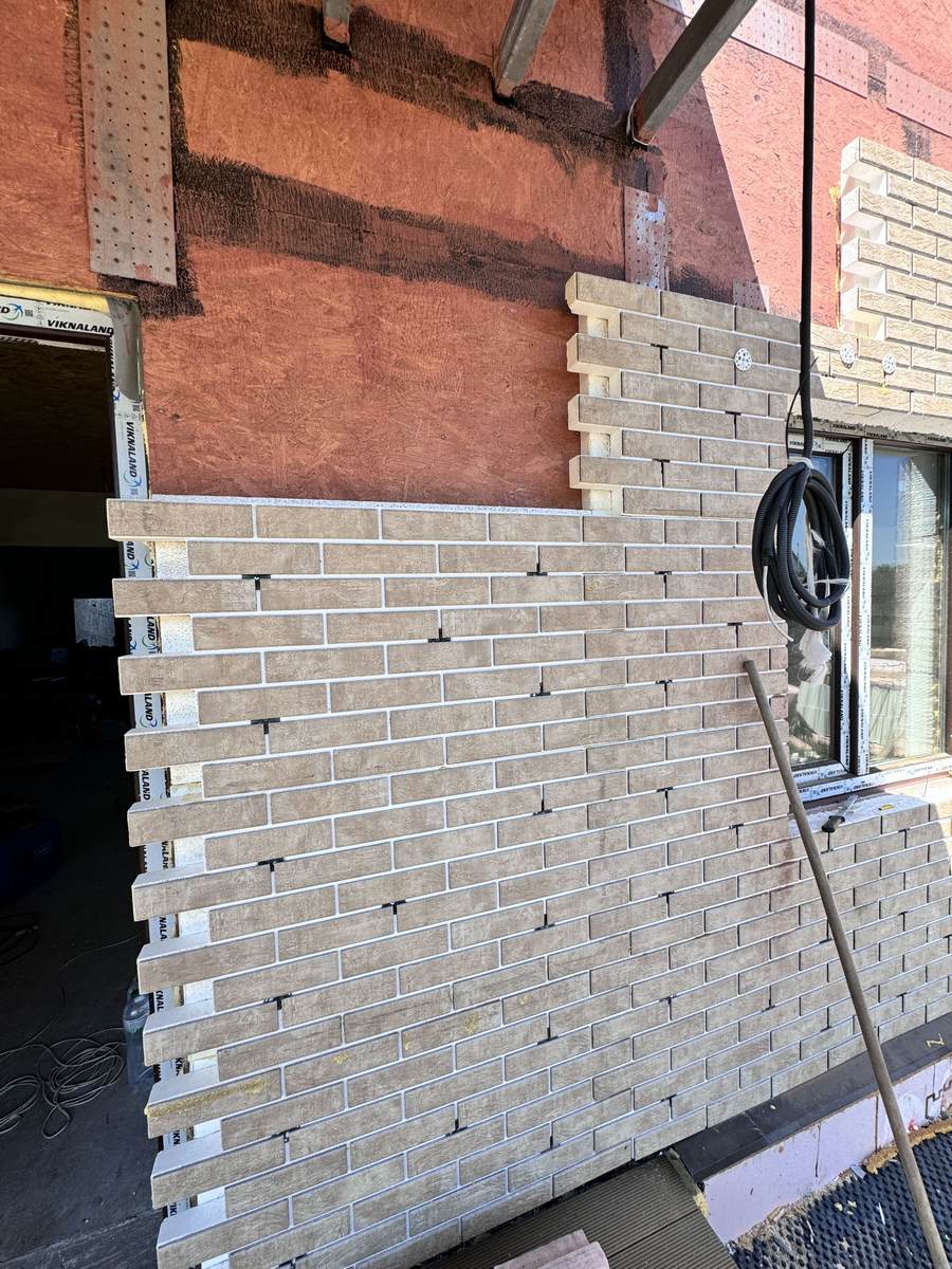 Izolacja domu w dzielnicy Bucha za pomocą paneli termicznych