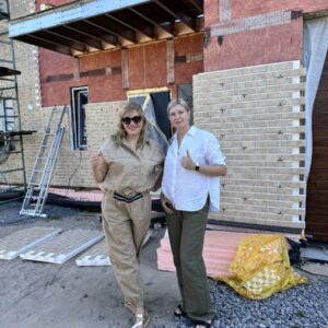 Izolarea eficientă a fațadei unei case din satul Shepitki