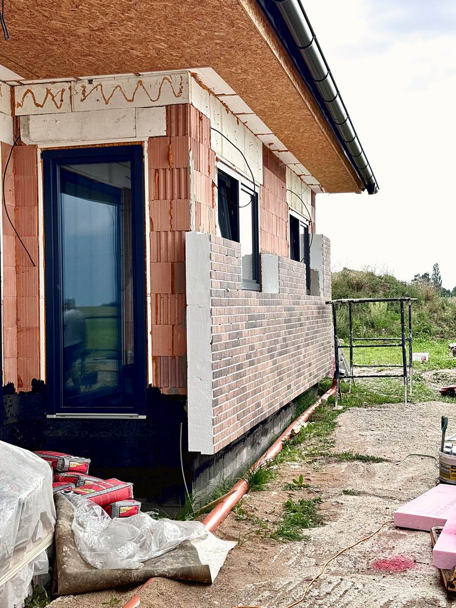 Bright facade with Seven Tones Orange tiles Completed facade with insulation in the Czech Republic