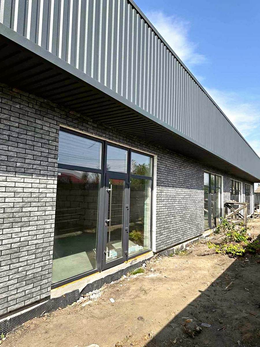 Rezultatul izolării casei cu plăci LONDON ANTHRACITE