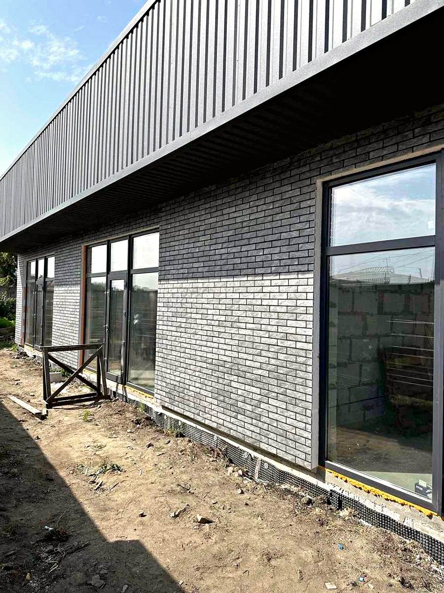 Panouri termice cu Golden Tile pe fațadă