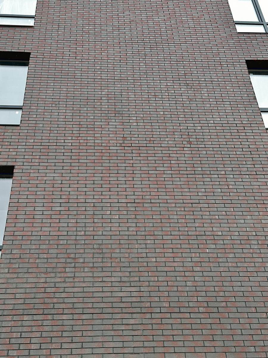 Paradyz SEMIR ROSA tiles on the facade of the house