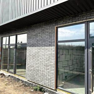 Fațadă elegantă cu Golden Tile și izolație