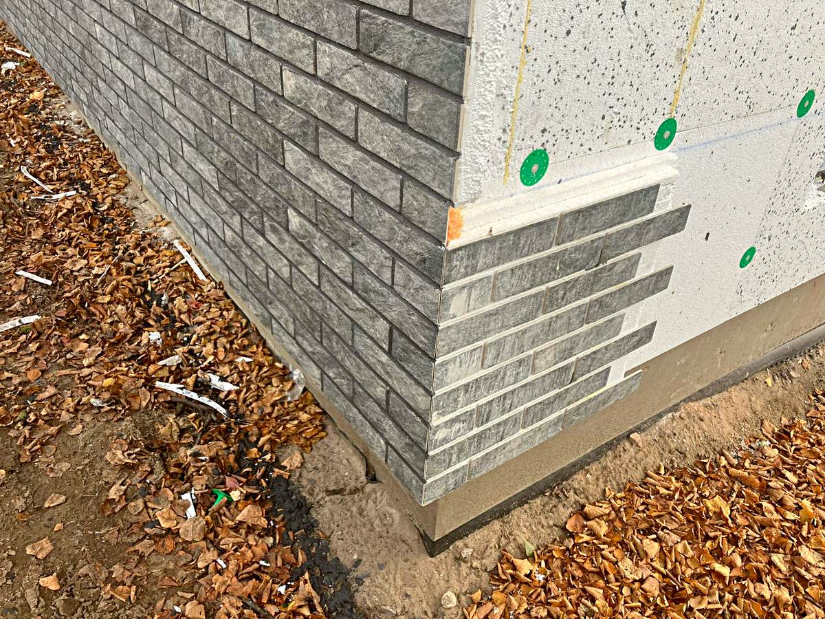 Izolarea fațadei cu panouri termice și plăci ceramice