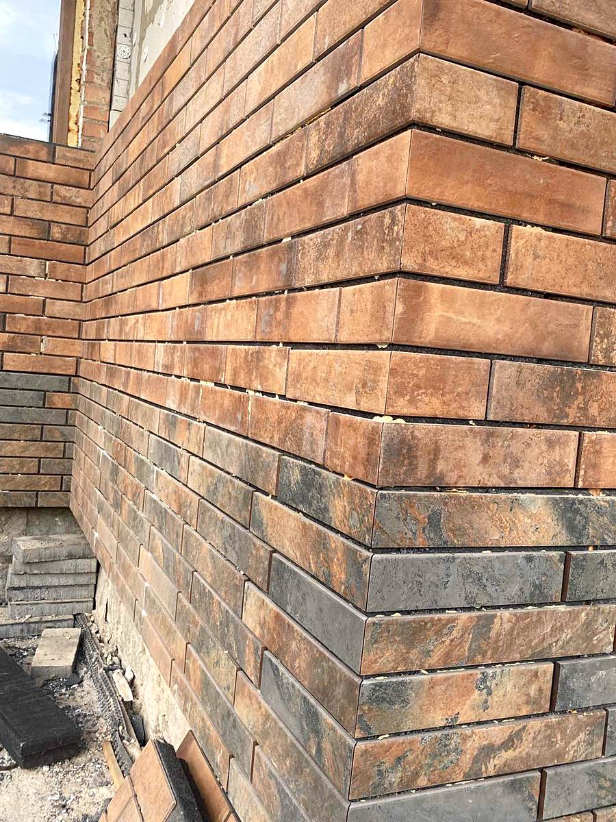 Fațadă estetică cu plăci Cerrad Piatto Red și Paradyz Ardis Rust