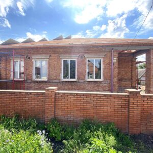 Przygotowanie elewacji domu w Krzywym Rogu do montażu paneli termicznych