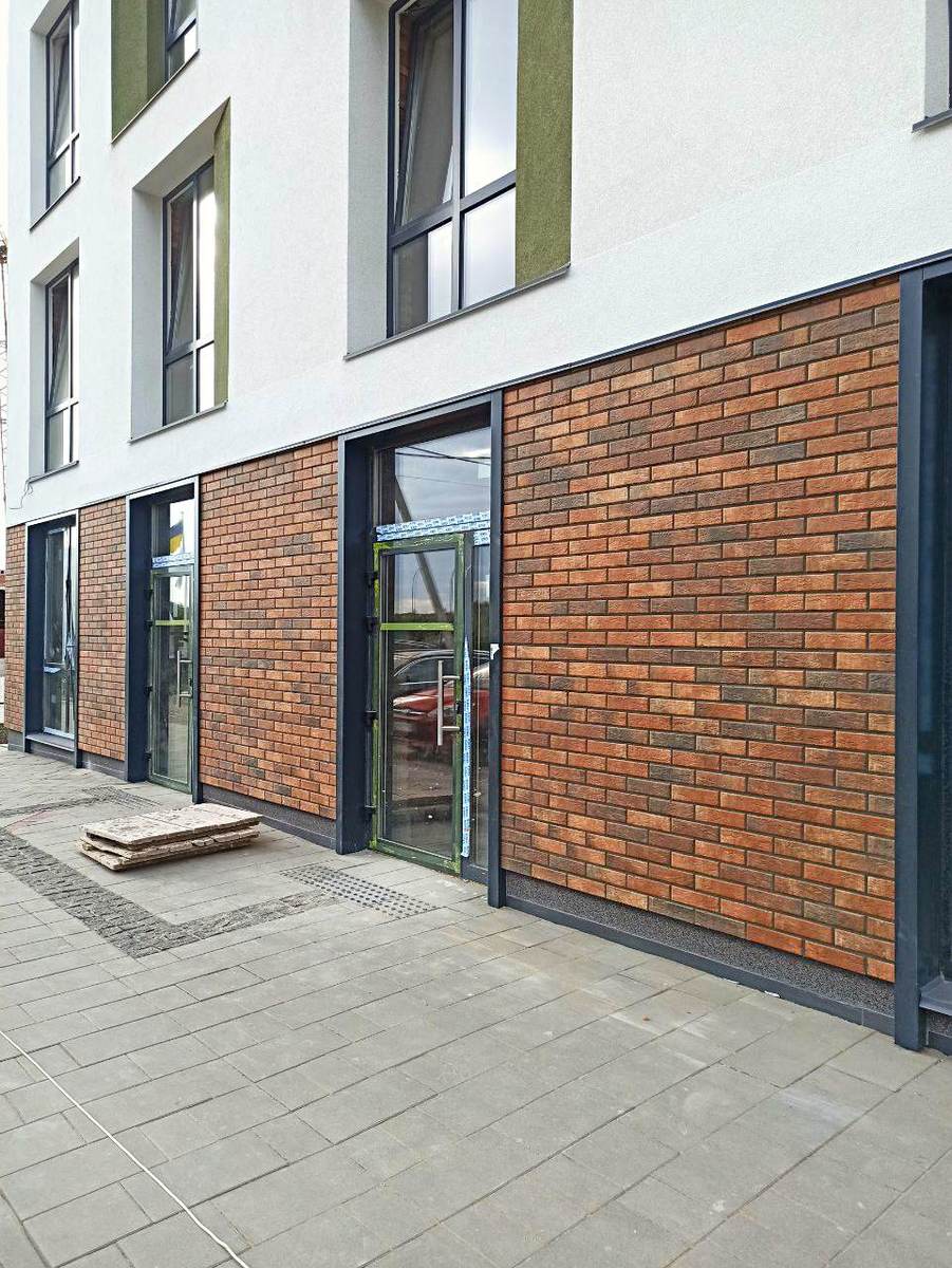 Fațadă finalizată cu izolație în Kvasyliv.