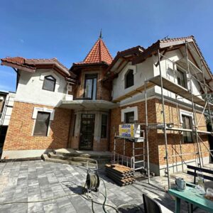 Montaż paneli termoizolacyjnych z izolacją EPS-90 Graphite