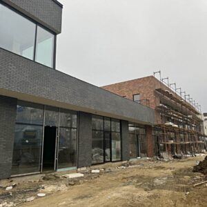 Ocieplenie budynku handlowo-biurowego panelami termicznymi