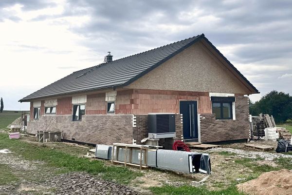 Fațadă modernă cu panouri termice și plăci de clincher Golden Tile