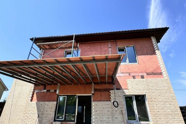 The final appearance of the facade with Cerrad LOFT BRICK SALT tiles