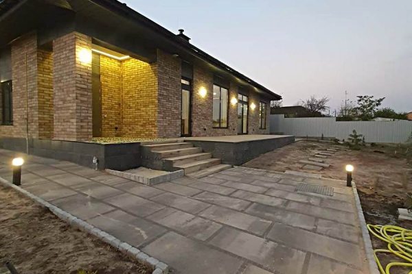 Finished house cladding with Cerrad Piatto Sand tiles and XPS insulation