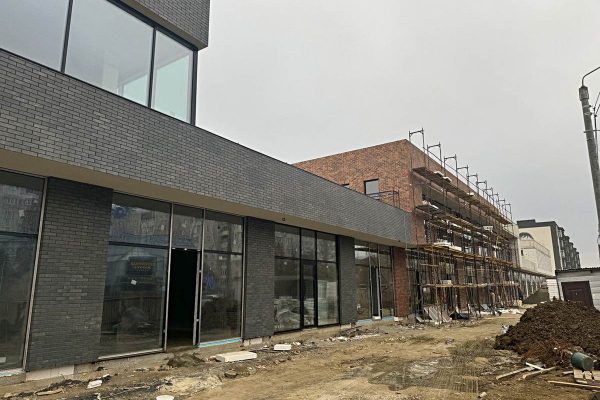 Insulation of a commercial and office building with thermal panels